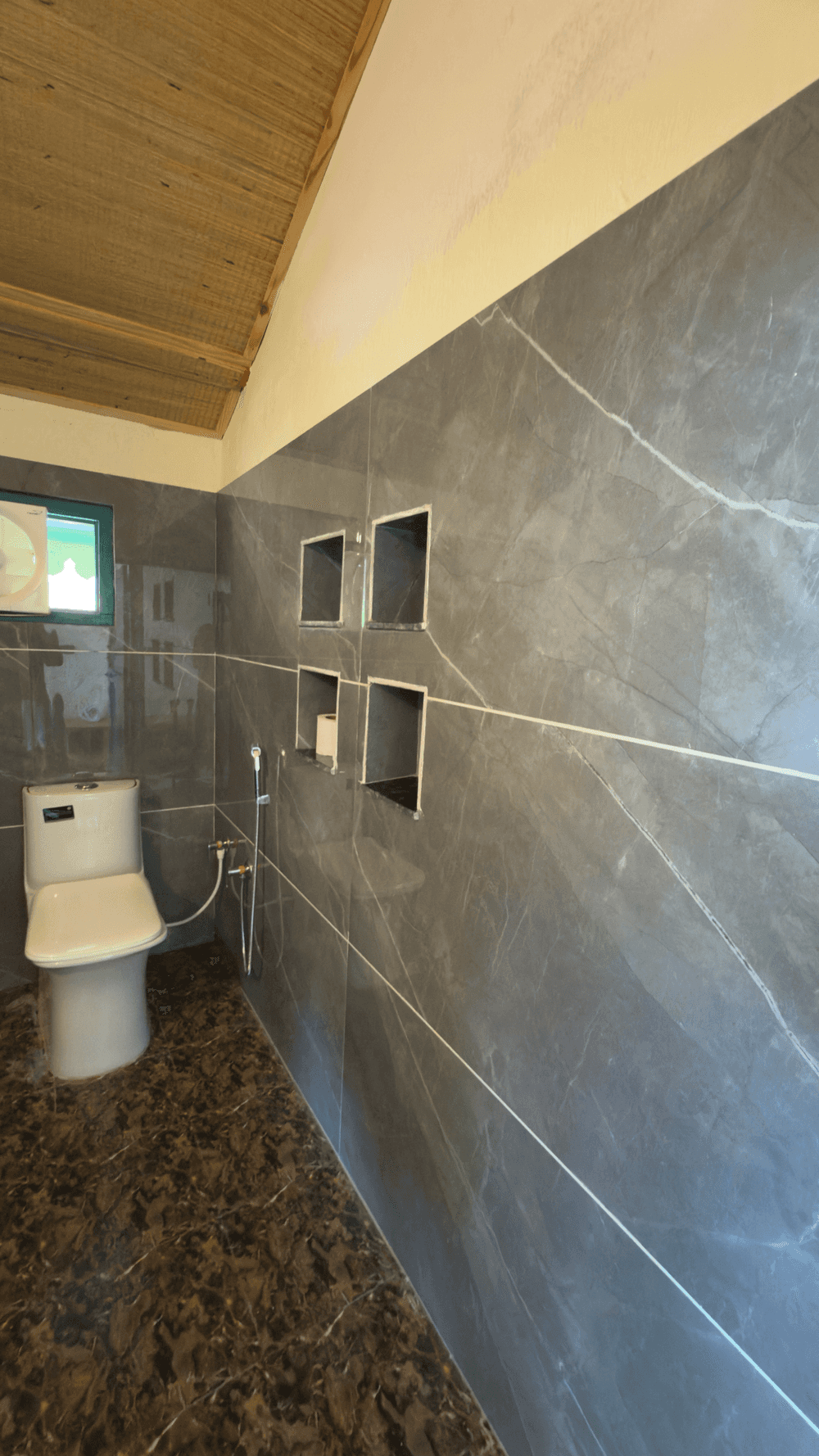 Bathroom with grey tiles and wall niches