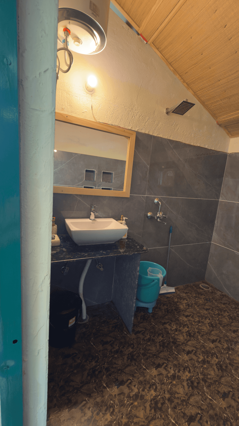 Bathroom washbasin and mirror